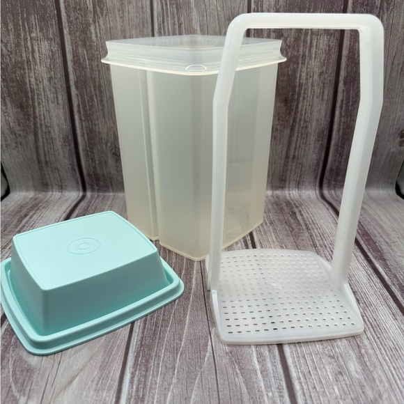 Tupperware Pickle Container - Picture 2 of 3